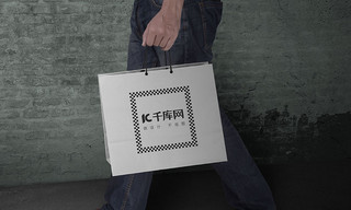 购物袋样机图海报模板_简洁手提纸袋样机展示