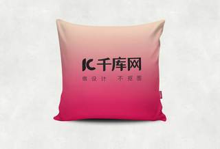 沙发抱枕海报模板_方形抱枕样机粉色简约logo样机