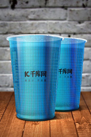 纸杯海报模板_饮品塑料杯蓝色简洁样机