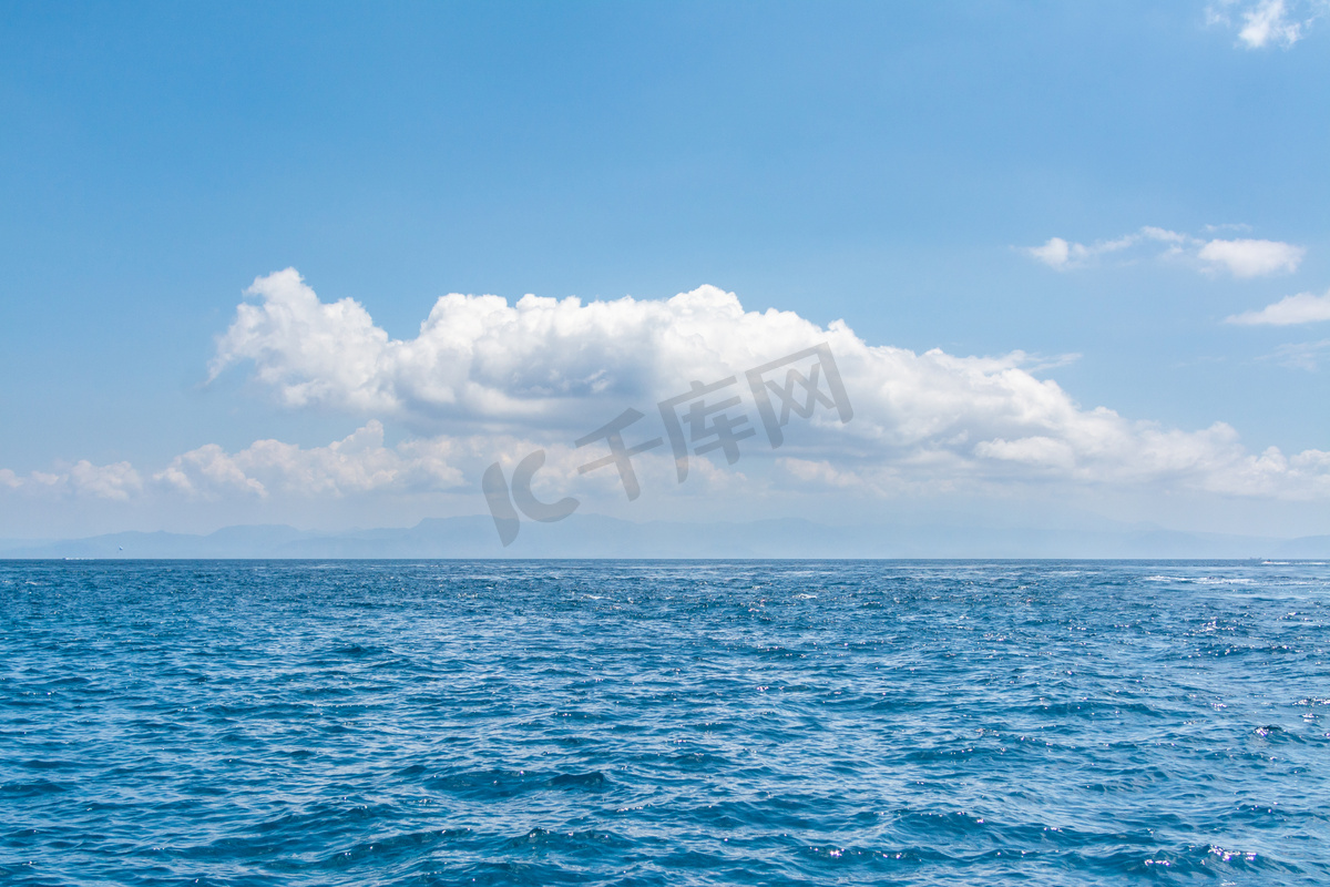 蓝梦岛大海蓝天白云景色摄影图图片