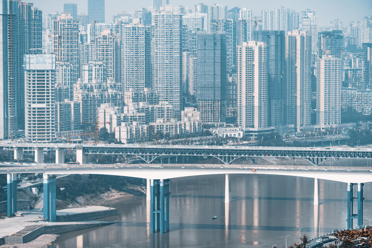 俯瞰嘉陵江大桥城市群摄影图图片