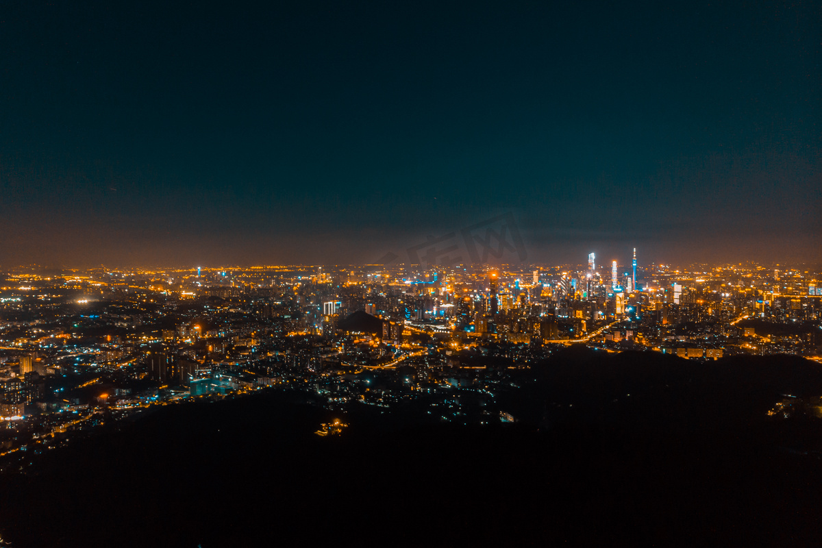 山顶俯瞰城市夜景摄影图图片