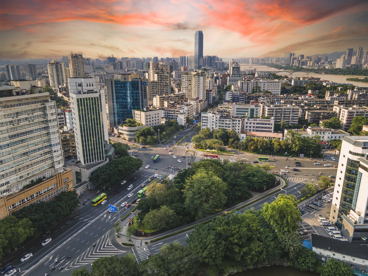 城市夕阳柳州城市风光航拍楼顶无人机摄影图配图图片