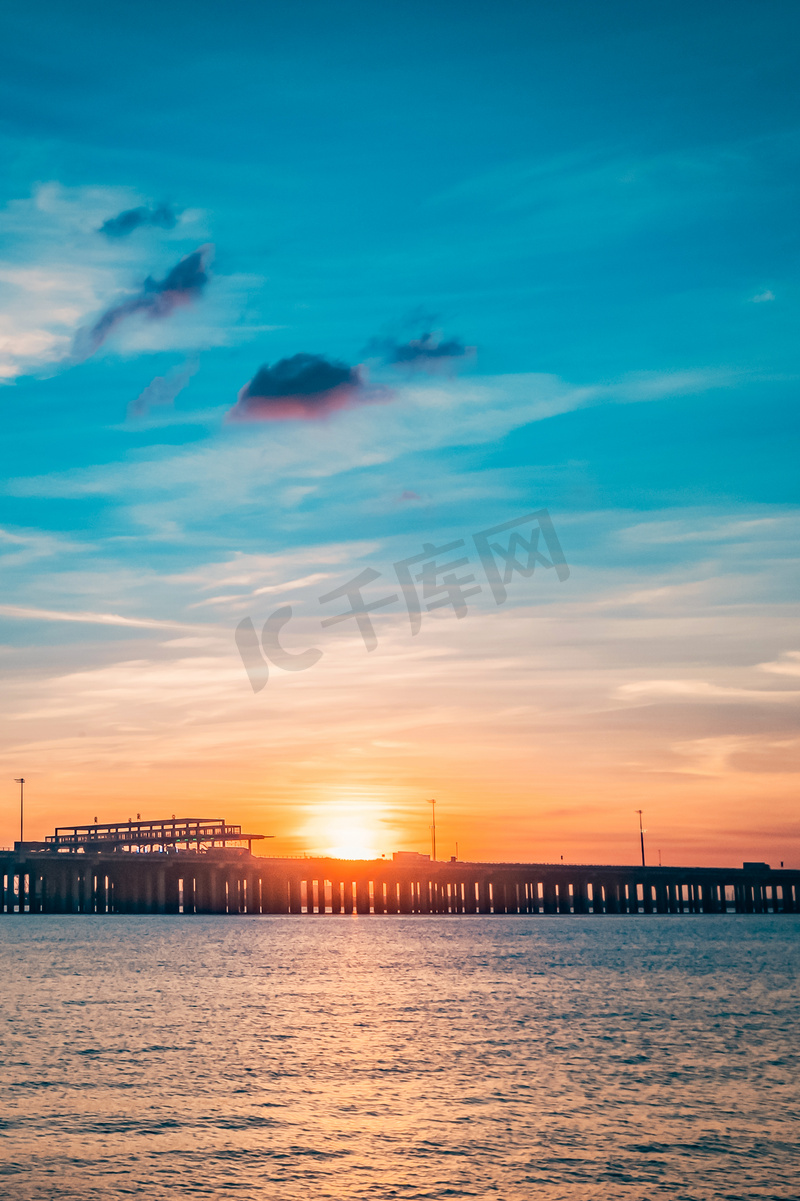 海景黄昏日落夕阳大海摄影图配图图片