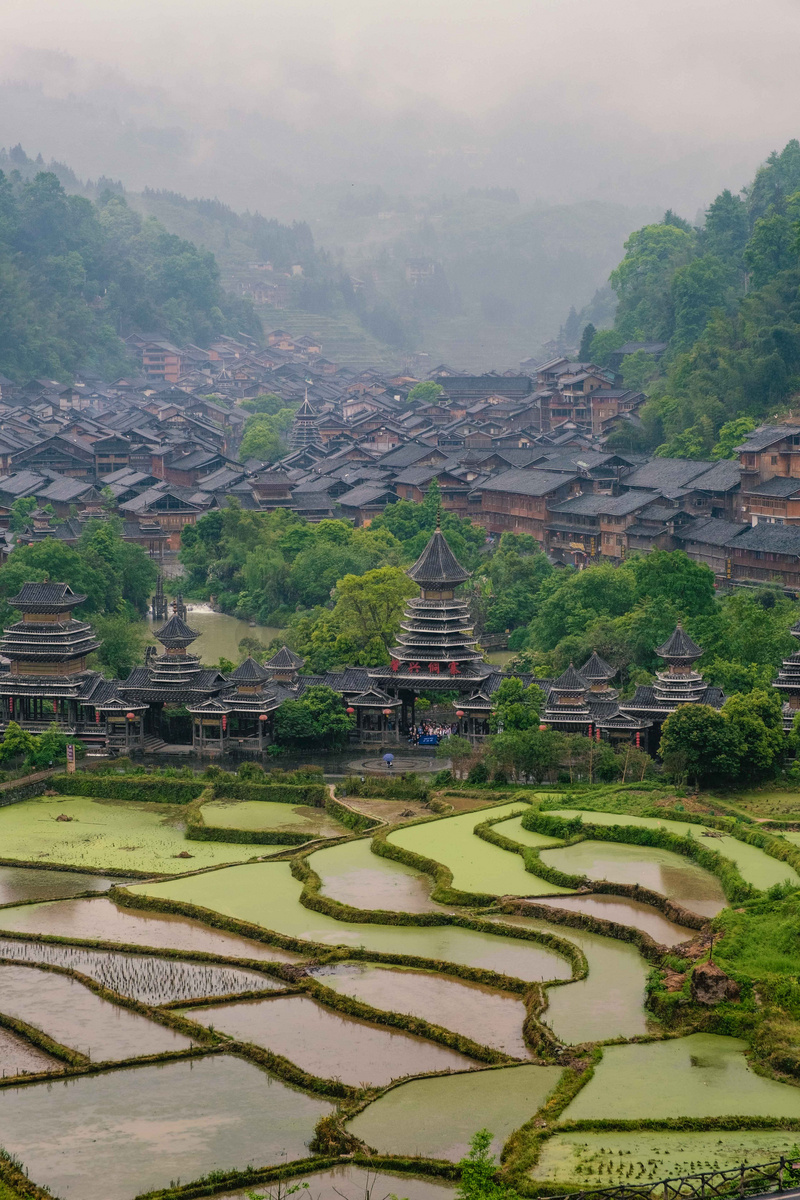 城市中午肇兴侗寨风光全景观景台在观景摄影图配图图片