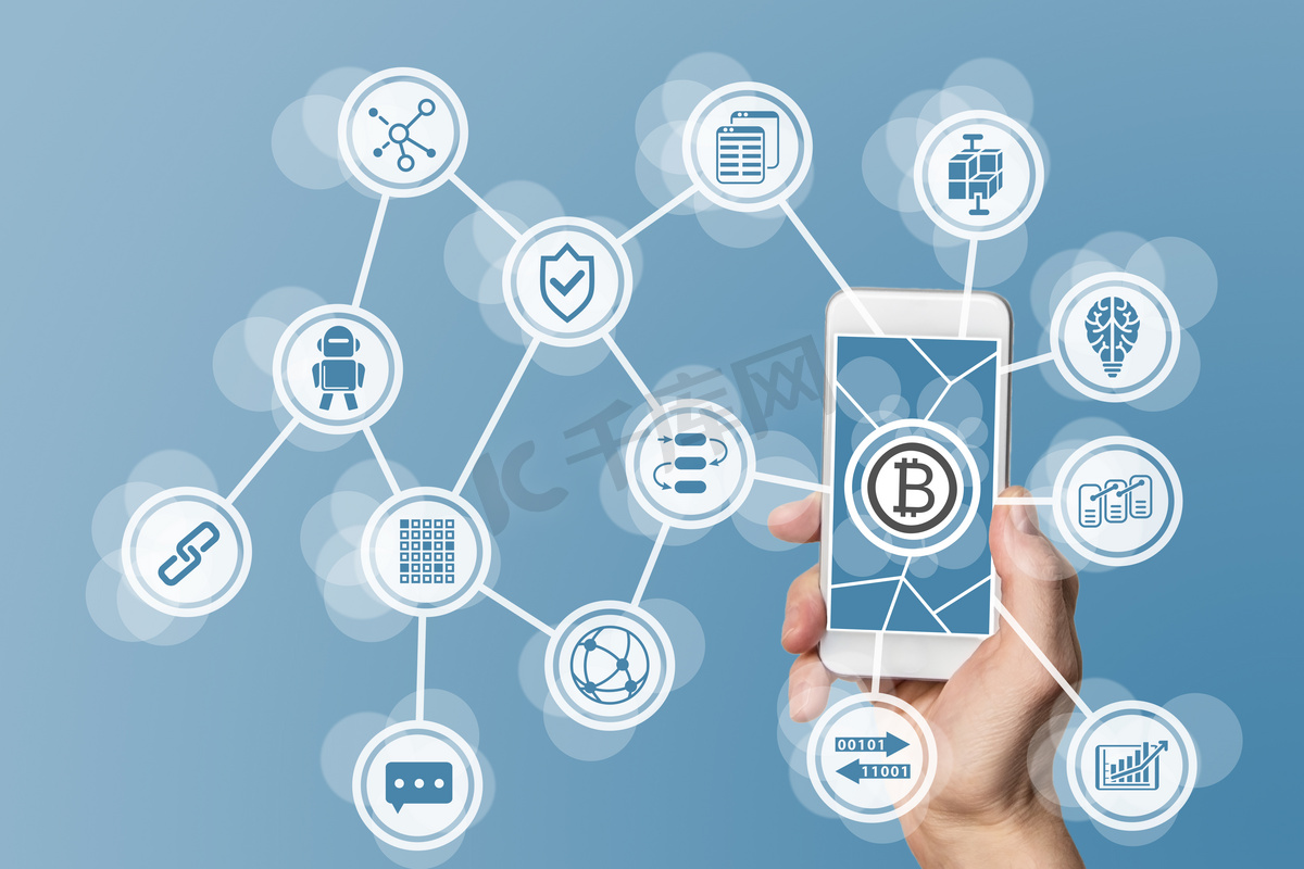Blockchain 和比特币的概念可视化通过移动电话和蓝色背景图片