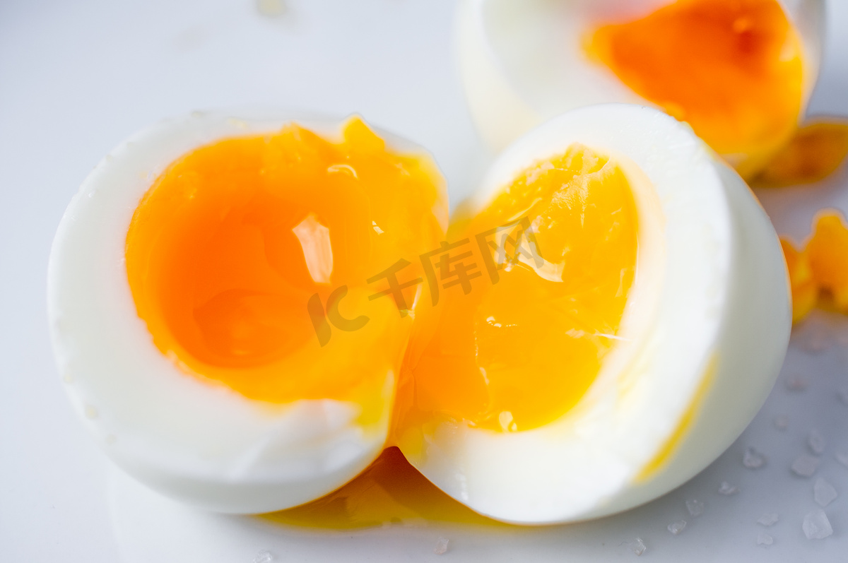 半熟的鸡蛋图片