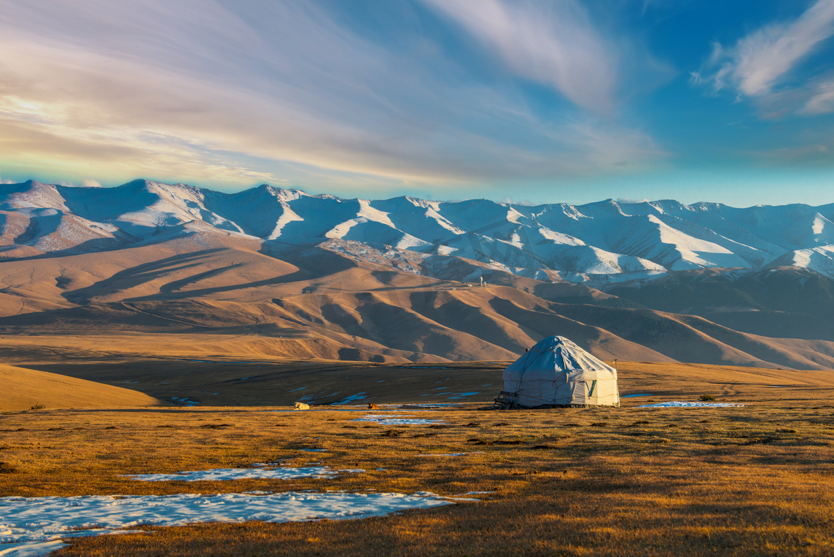 Urta 游牧之家在哈萨克斯坦的山脉, 中亚图片