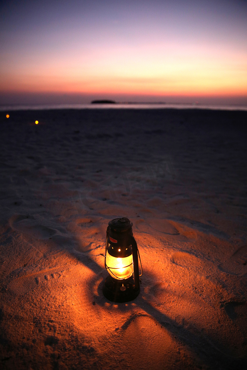 沙滩油灯图片
