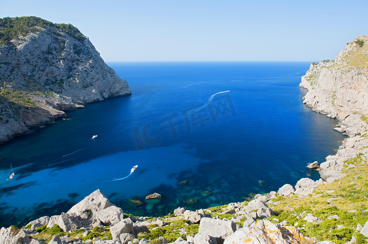 马尔福门托角的美丽海滩湾 Cala Figuera图片