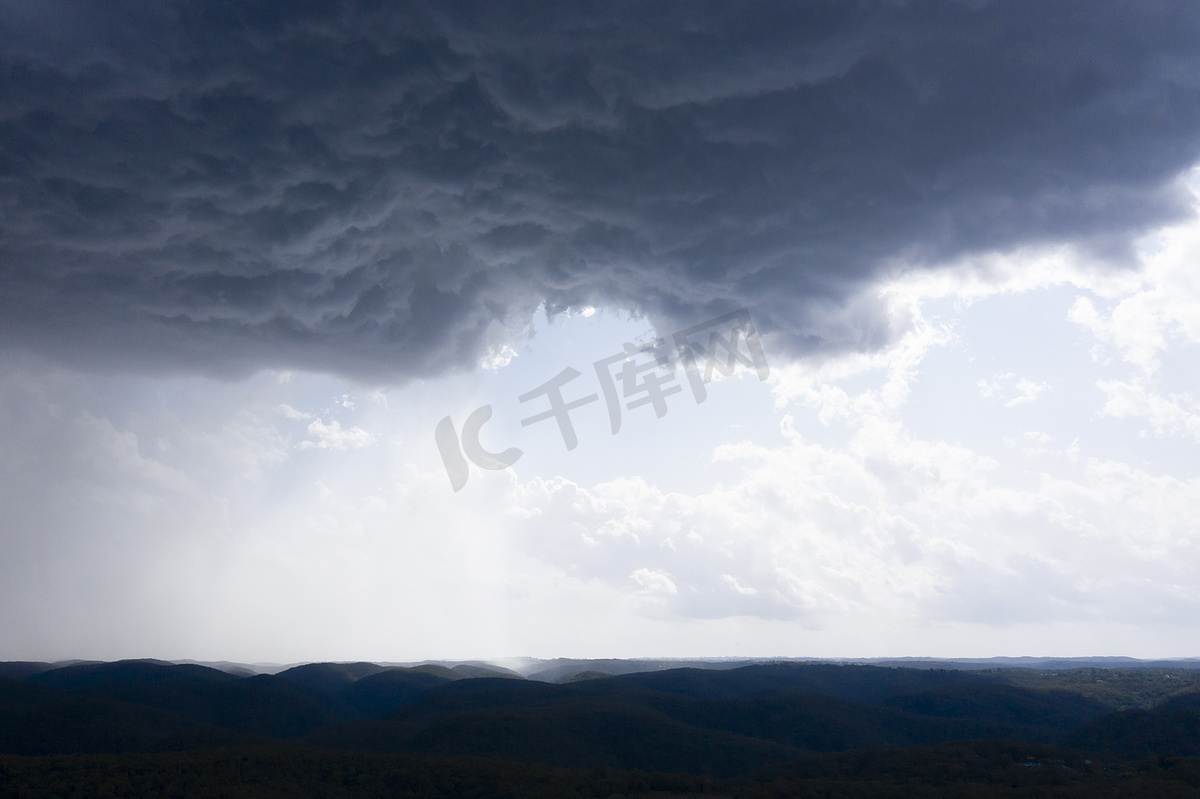 大悉尼盆地出现强雷暴雨图片