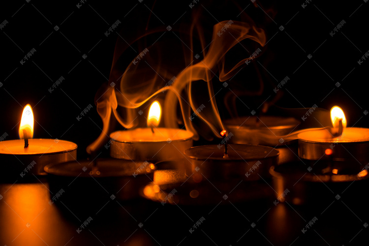 灭掉的蜡烛烟雾摄影图