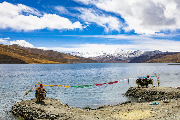 西藏纳木措湖风景区摄影图