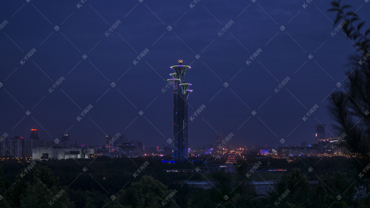 夜晚灯光下奥林匹克灯塔摄影图