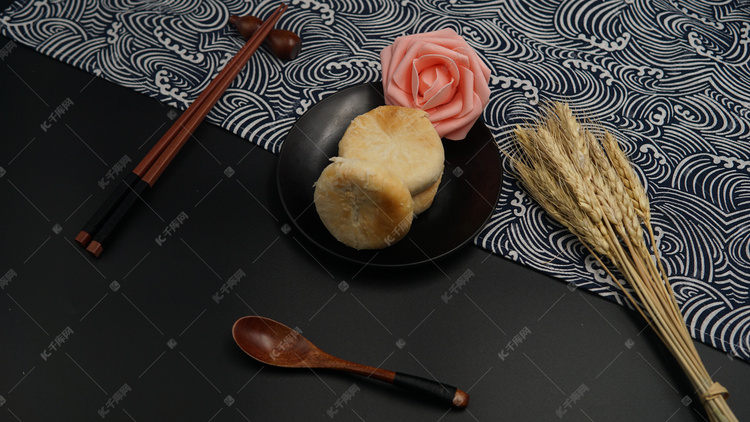 食物鲜花饼摄影图