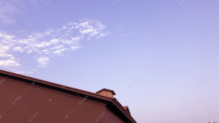 文艺蓝色天空下的房顶