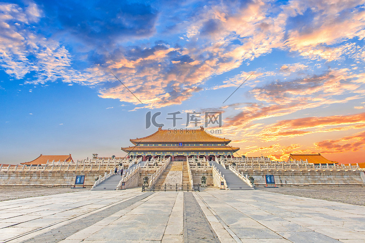 夕阳下北京故宫城门摄影图