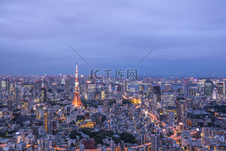 夜幕下的东京摄影图