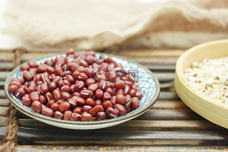 红豆薏米摄影图
