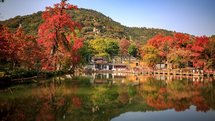 秋天天平山树木水面摄影图