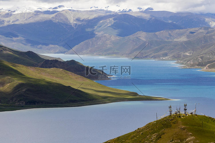 西藏羊卓雍错湖风光摄影图