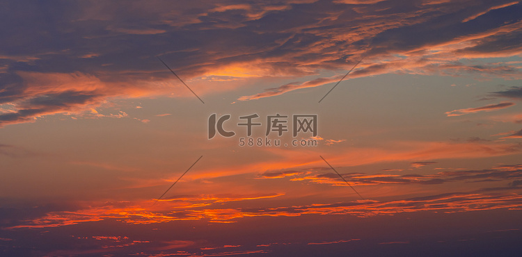 夏天日落风光夕阳云彩户外天空飘