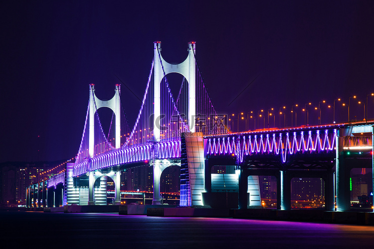 广安桥和晚上在釜山海云台.