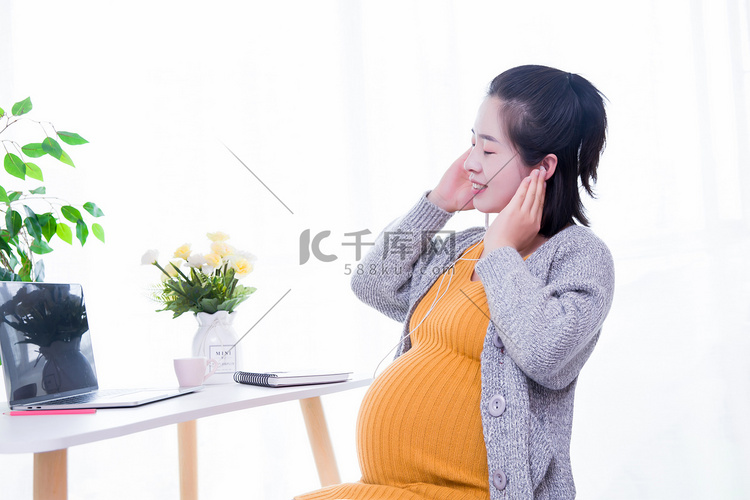 孕妇妈妈人像胎教孕妇摄影图配图