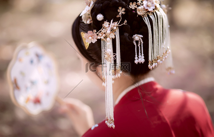 古装女子头部特写下午女子梅园梅