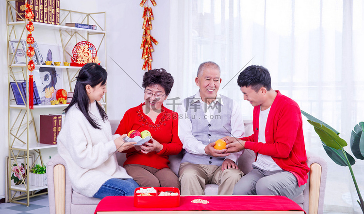 春节全家福温馨传统节日过年摄影