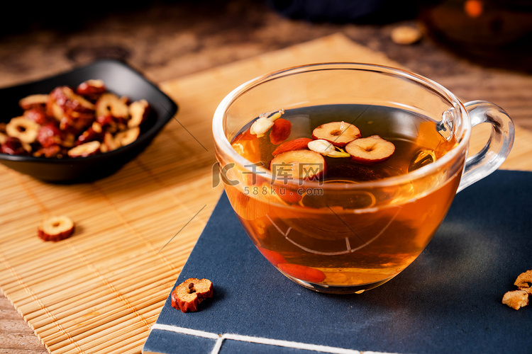 红枣枸杞茶养生茶饮茶文化摄影图