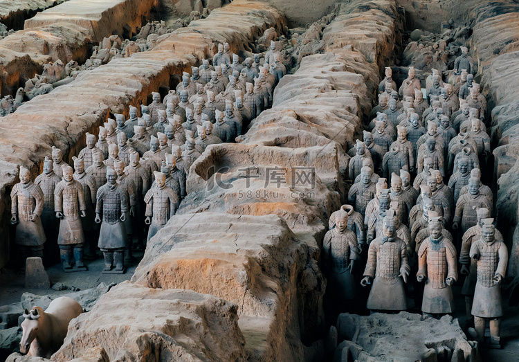 士兵的兵马俑雕塑集团在西安，中