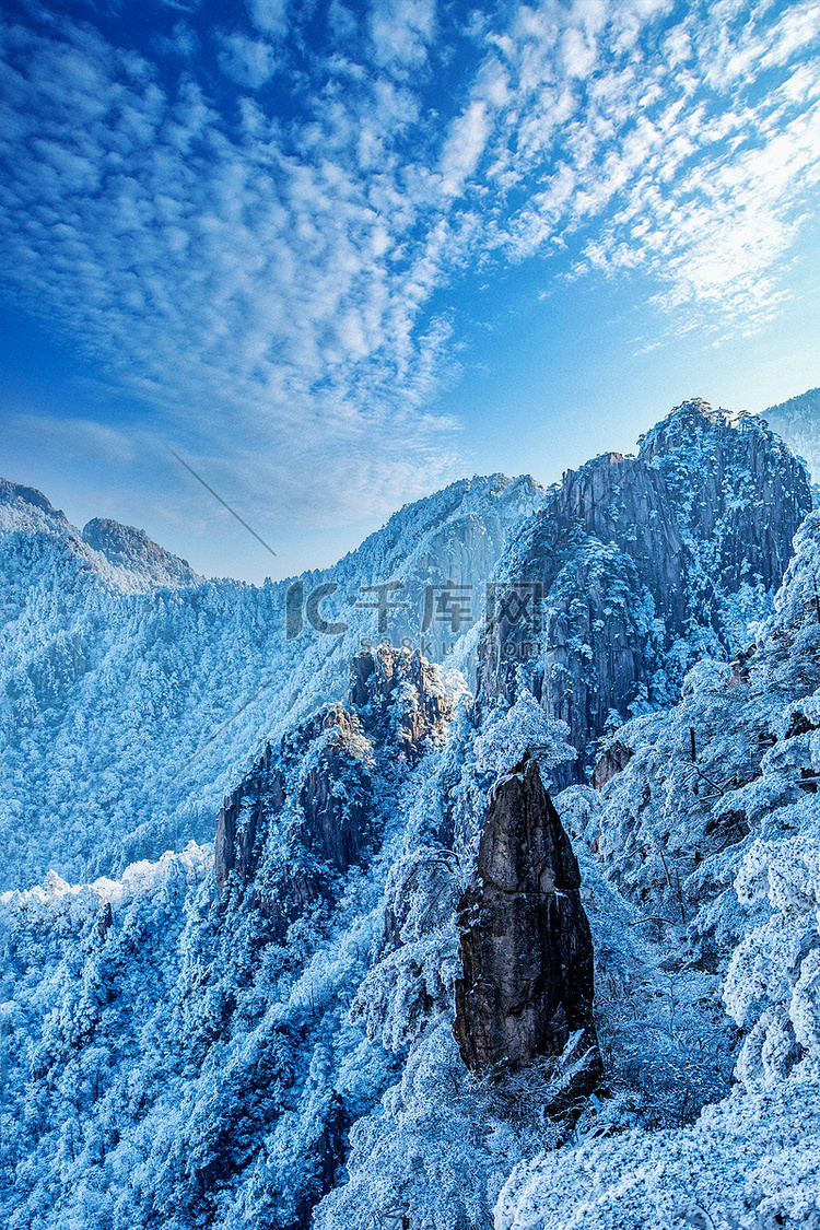 冬季玩游中午山峰山区摇动摄影图
