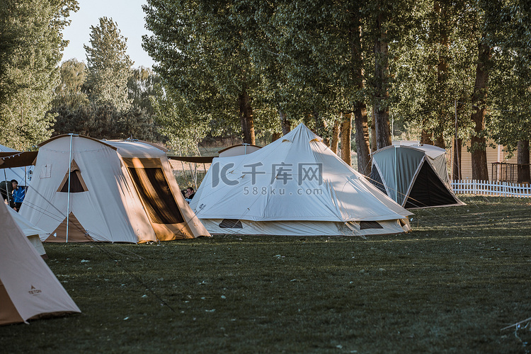 露营下午帐篷户外环境摄影图配图