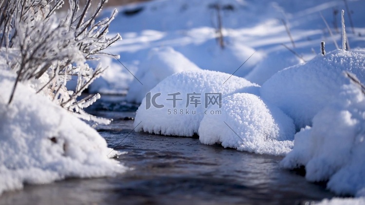 高清实拍冬季草原流水