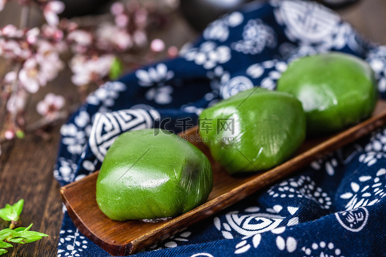 清明节青团白天清明节青团食品室