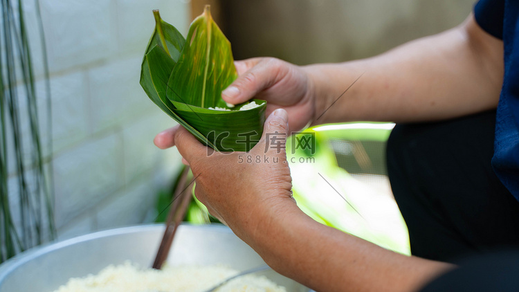 粽子端午节尖粽乡村包粽子摄影图