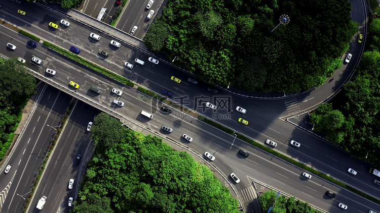 实拍重庆车辆在高速路行驶航拍视