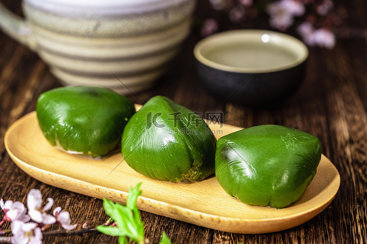 清明节青团美食白天清明节青团室