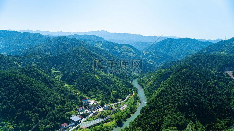 群山河流夏天高山流水山村自然景