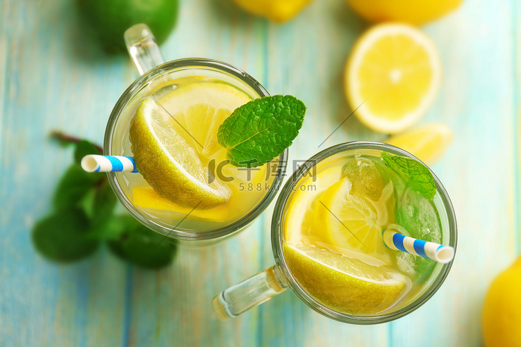 柠檬水，柠檬和薄荷的组成