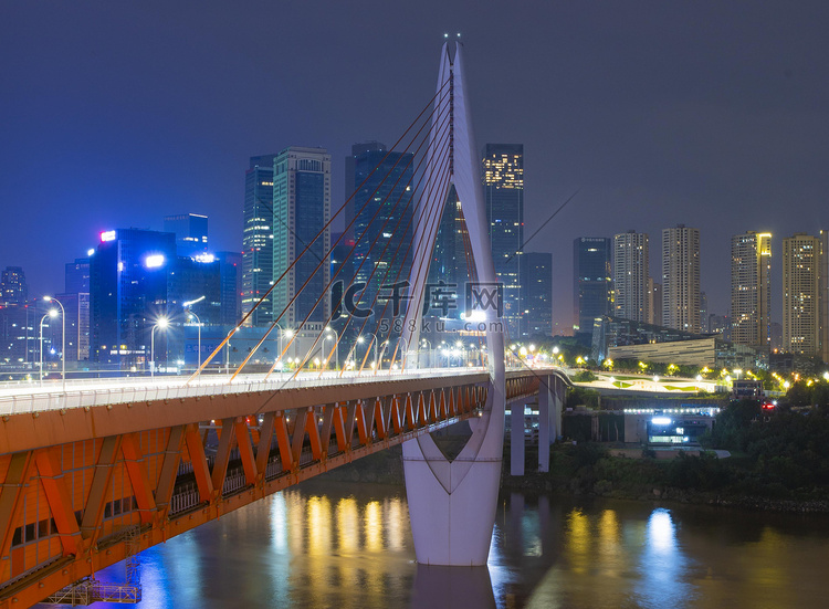 城市夜晚千厮门大桥旅游区在拍摄