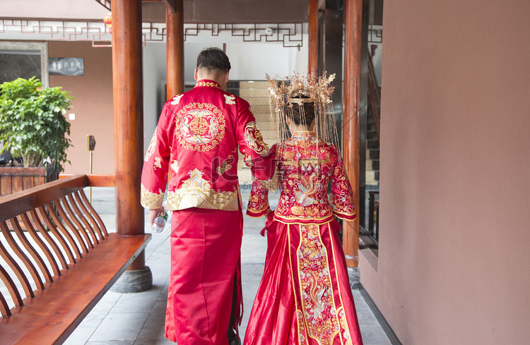 结婚成亲中式秀禾结婚照摄影图配