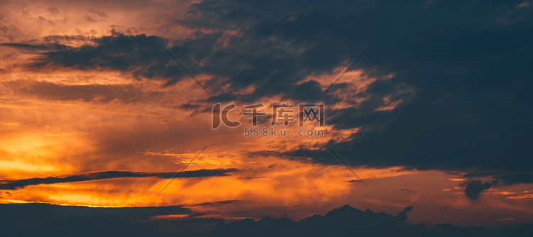 落日余晖夕阳晚霞天空火烧云摄影