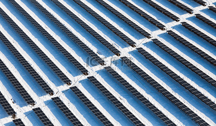 关于大型太阳能电池板的顶视图