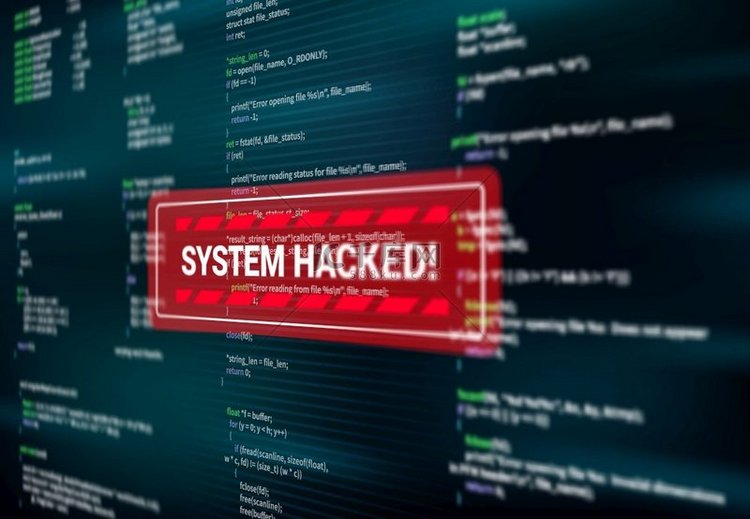 系统被黑客入侵，黑客攻击屏幕上