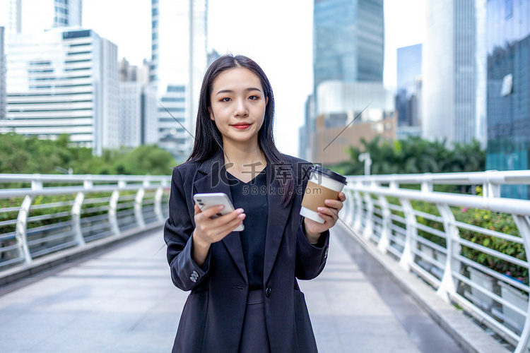 商务人像白天职场女性写字楼手拿