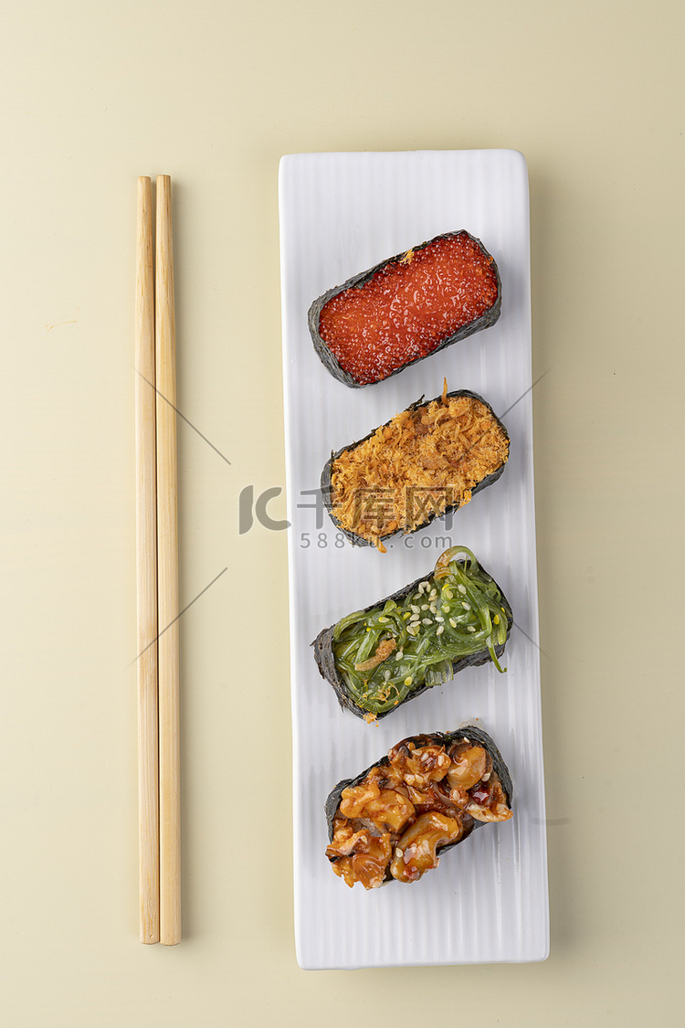 清新寿司美食小吃摆放摄影图配图