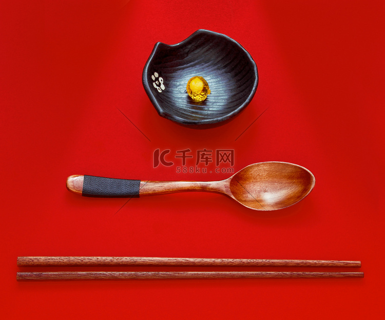 静物棚拍碗筷中式碗勺红色背景摄