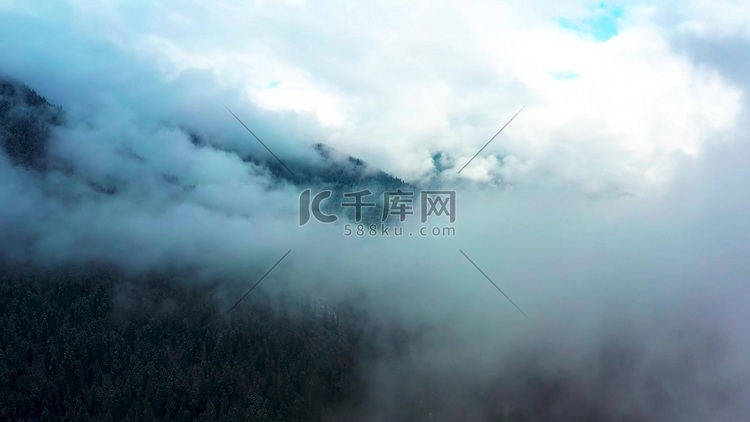 西藏鲁朗林海云雾缭绕航拍素材